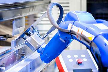 钣金行业资讯-采用机器人钣金折弯，钣金加工行业已经不再需要大批量的尺寸来使用机器人折弯机-银川逸飞信息技术有限公司