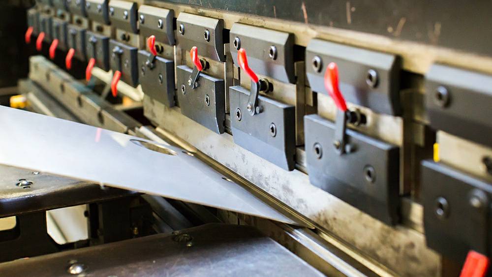 制作钣金加工项目都有哪些基础设备？-银川逸飞信息技术有限公司